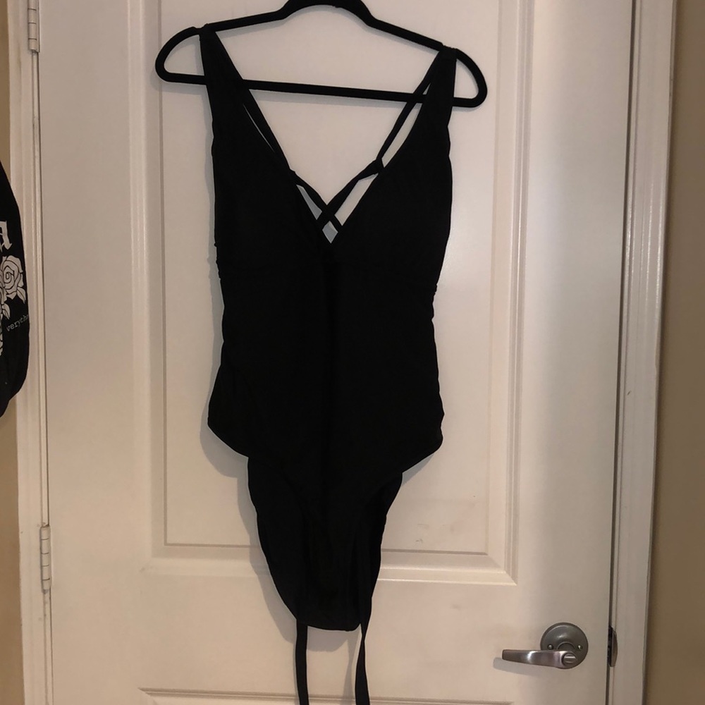 Criss cross low back bathing suit - Picture 2 of 2